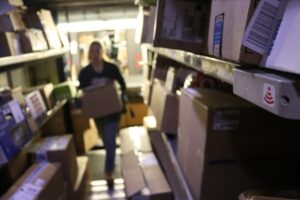 How UPS workers deliver faster using $8 headphones